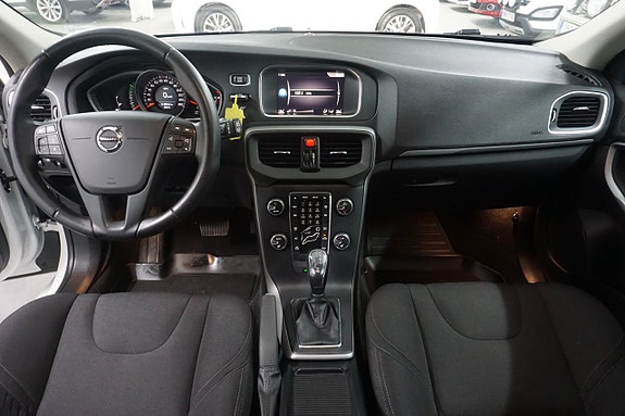 Volvo V40 11 of 18