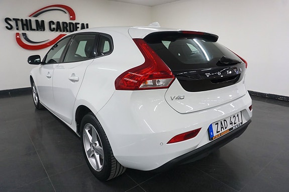 Volvo V40 3 of 5