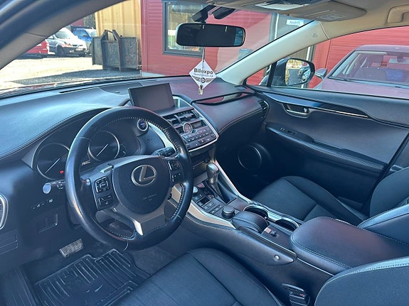 Lexus NX300h 5 of 6