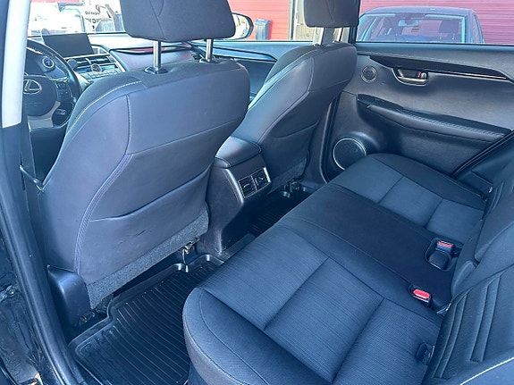 Lexus NX300h 6 of 6