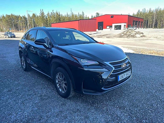 Lexus NX300h 2 of 6