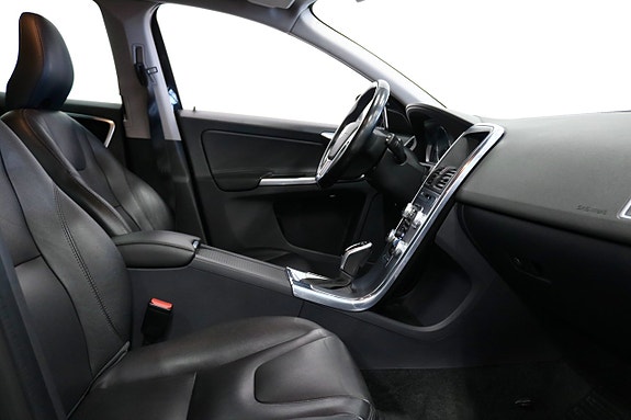 Volvo XC60 8 of 25