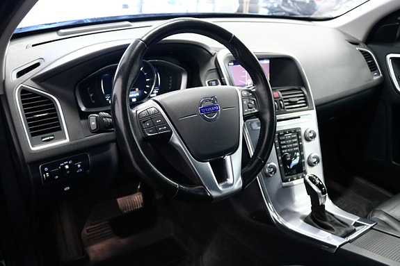 Volvo XC60 11 of 25