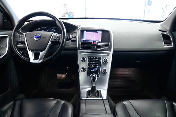Volvo XC60 10 of 25
