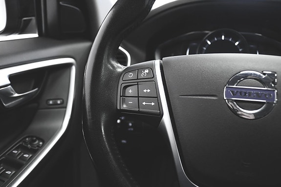 Volvo XC60 13 of 25