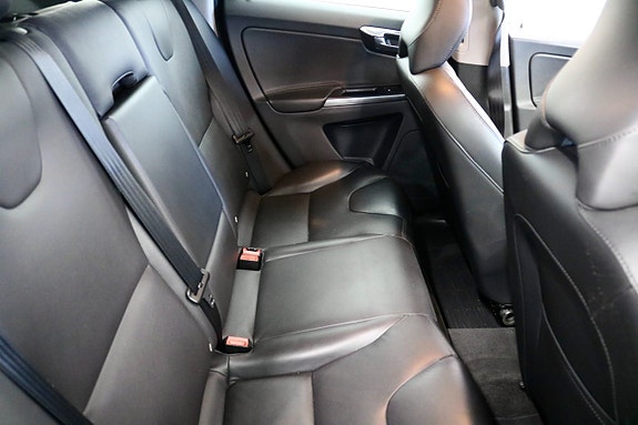 Volvo XC60 9 of 25