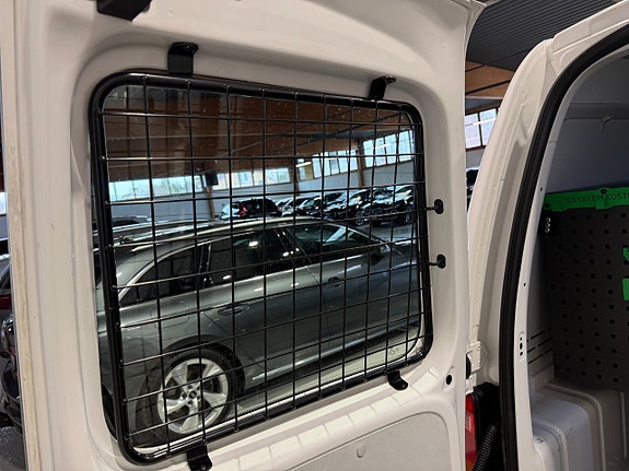 Volkswagen Caddy Maxi 17 of 24