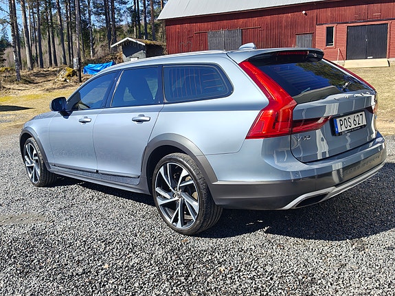 Volvo V90 Cross Country 3 of 5