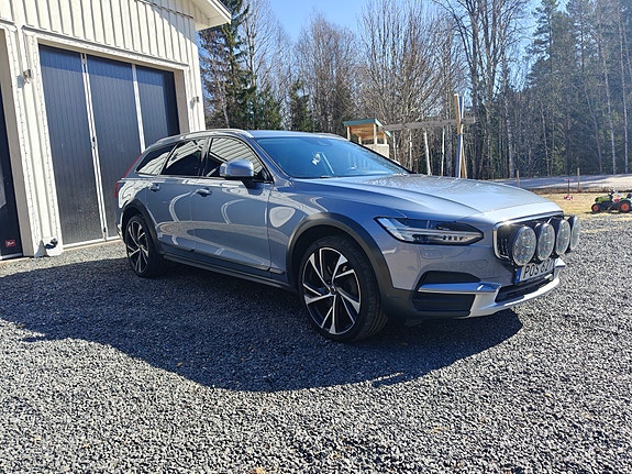 Volvo V90 Cross Country 4 of 5