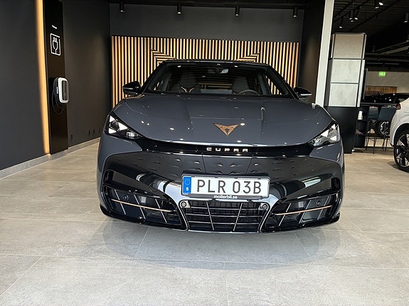 Cupra Tavascan 2 of 5
