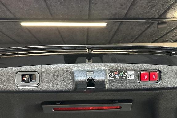 Mercedes-Benz E300 e 17 of 26