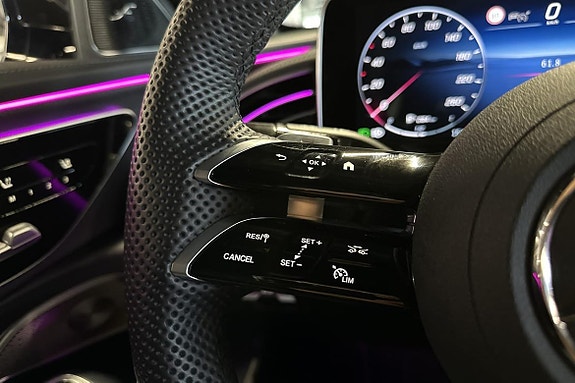 Mercedes-Benz E300 e 25 of 26
