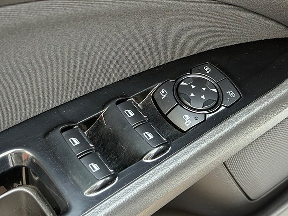 Ford Mondeo 21 of 27