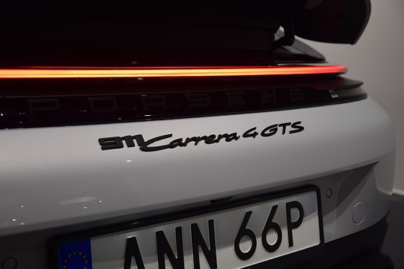 Porsche 911 Carrera 4 GTS 15 of 24