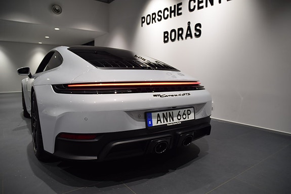 Porsche 911 Carrera 4 GTS 13 of 24