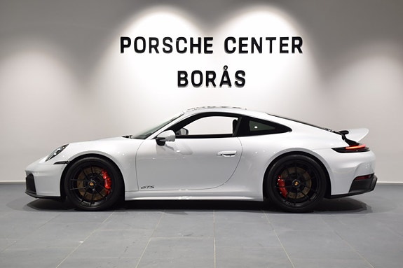 Porsche 911 Carrera 4 GTS 3 of 5