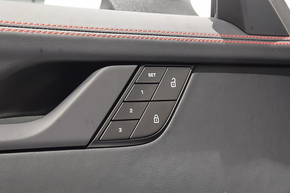 Porsche 911 Carrera 4 GTS 8 of 24