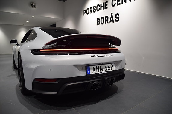Porsche 911 Carrera 4 GTS 14 of 24