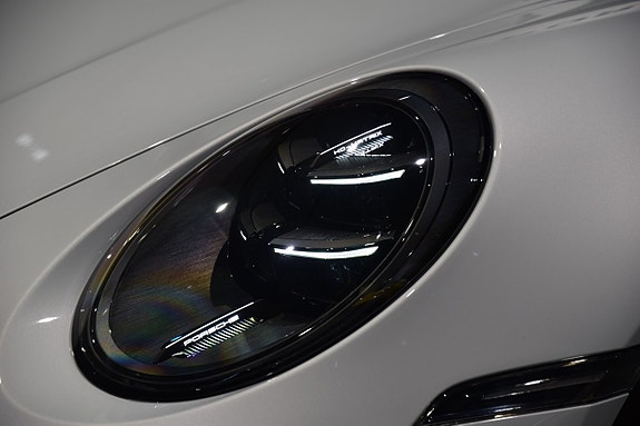 Porsche 911 Carrera 4 GTS 21 of 24