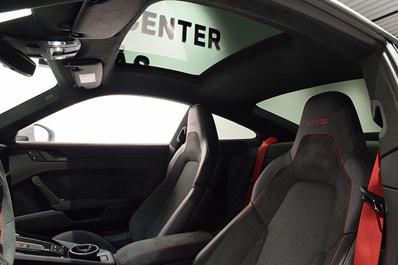 Porsche 911 Carrera 4 GTS 12 of 24