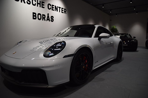 Porsche 911 Carrera 4 GTS 20 of 24