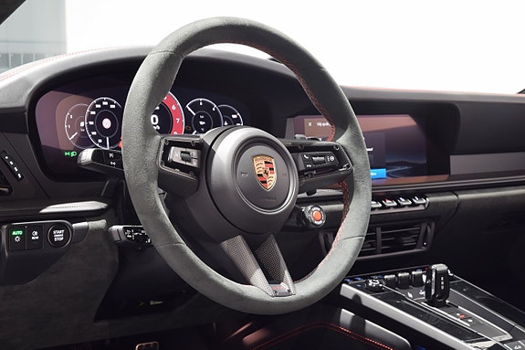 Porsche 911 Carrera 4 GTS 6 of 24