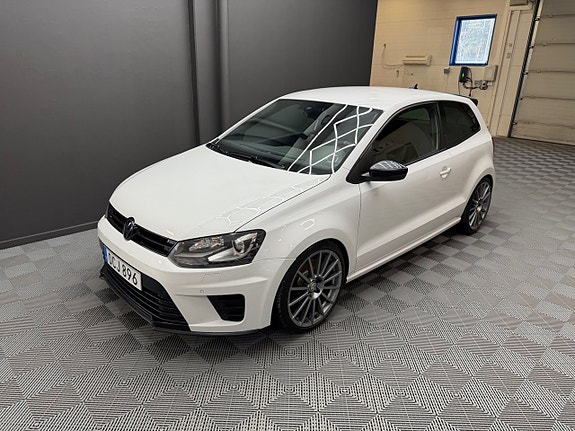 Volkswagen Polo 2 of 5