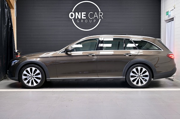 Mercedes-Benz E220 d 4 of 5