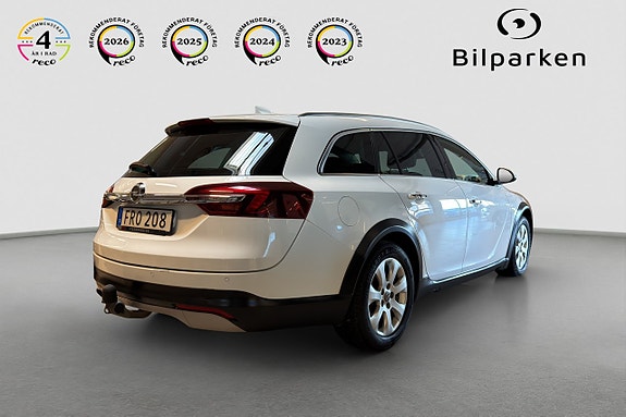 Opel Insignia Country Tourer 2 of 5