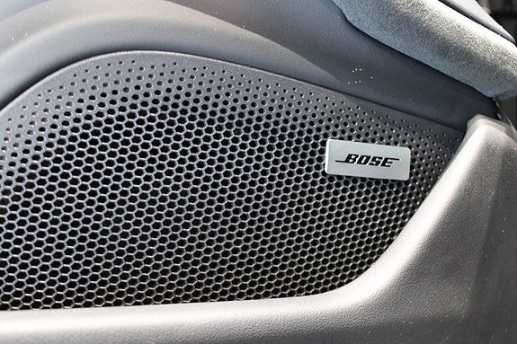 Porsche Taycan Sport Turismo 12 of 17