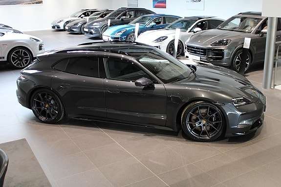 Porsche Taycan Sport Turismo 17 of 17