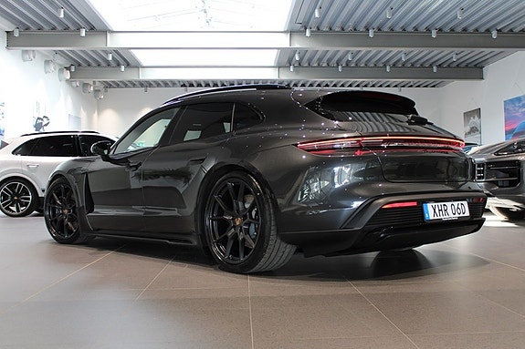 Porsche Taycan Sport Turismo 2 of 5