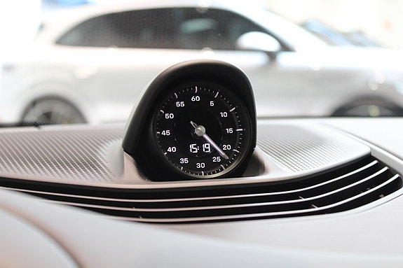 Porsche Taycan Sport Turismo 13 of 17