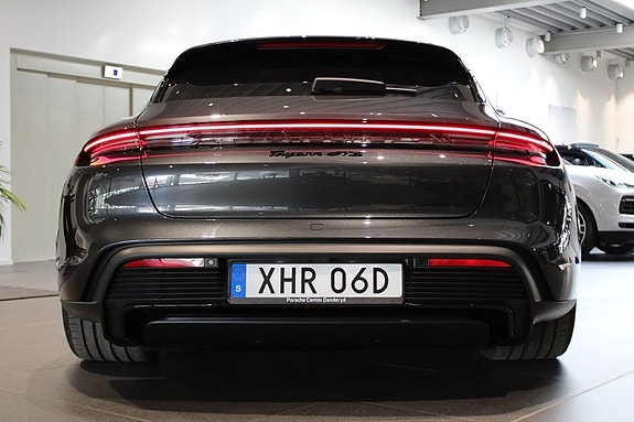 Porsche Taycan Sport Turismo 10 of 17
