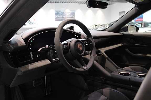 Porsche Taycan Sport Turismo 3 of 5