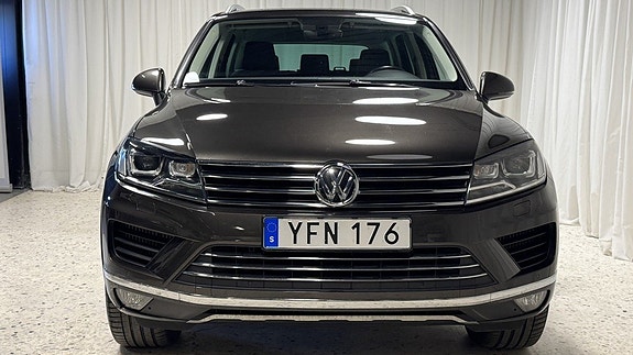 Volkswagen Touareg 3 of 5