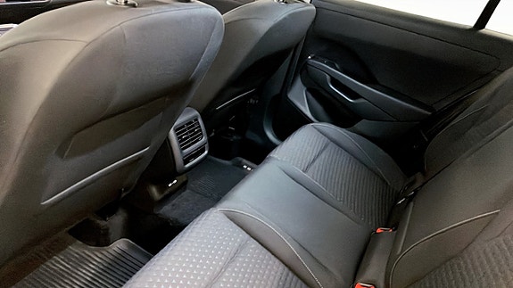 Volkswagen T-Roc 11 of 13