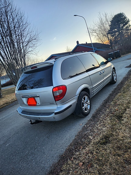 Chrysler Grand Voyager 2 of 8