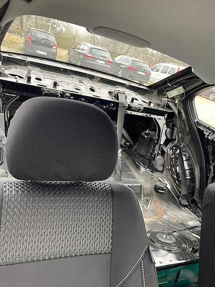 BMW 320i 11 of 17