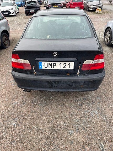 BMW 320i 6 of 17