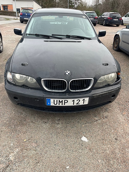 BMW 320i 2 of 5