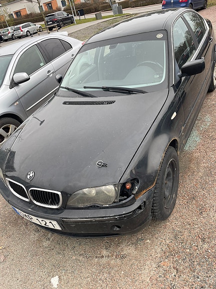 BMW 320i 3 of 5