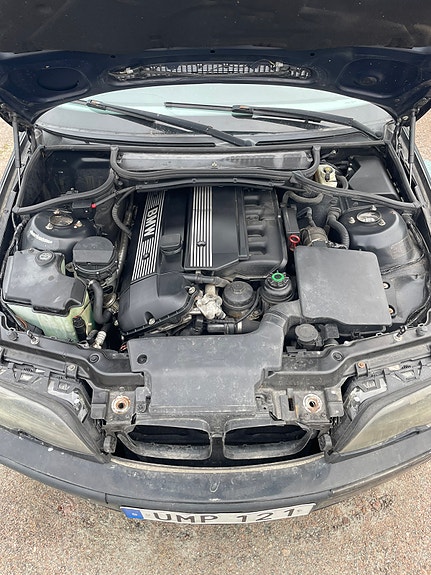 BMW 320i 12 of 17