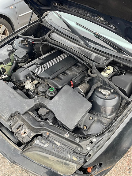 BMW 320i 13 of 17