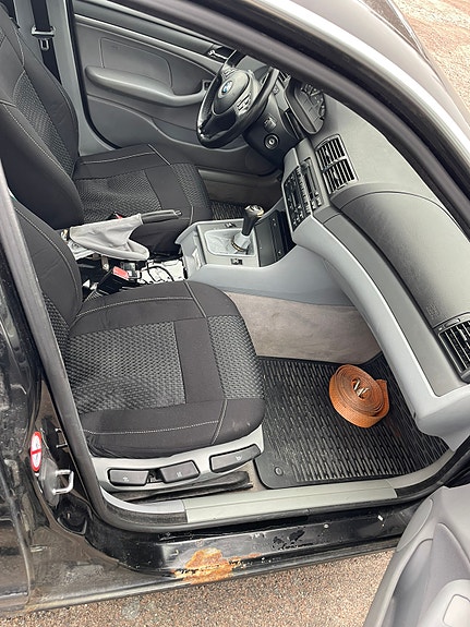 BMW 320i 9 of 17