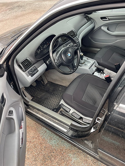 BMW 320i 15 of 17