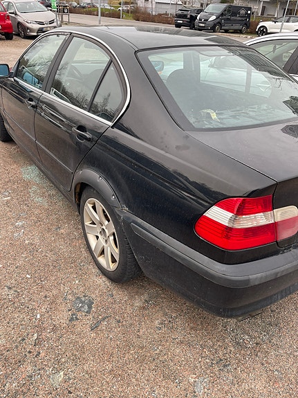 BMW 320i 5 of 5