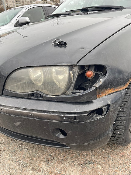 BMW 320i 14 of 17
