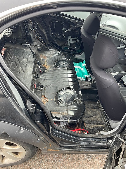 BMW 320i 8 of 17