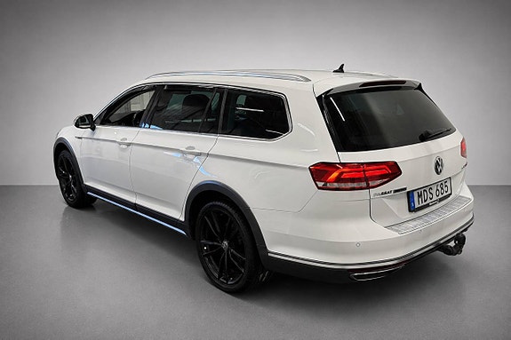 Volkswagen Passat Alltrack 3 of 30